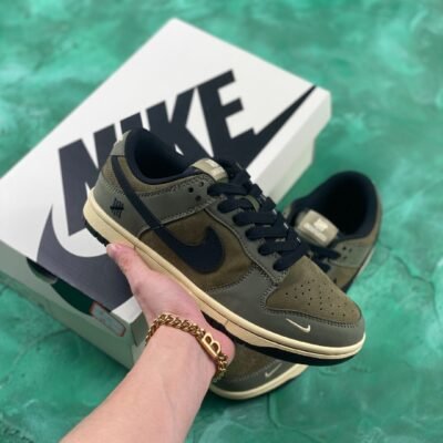 UNDEFEATED x Nike SB Dunk Low Retro “Ballistic”