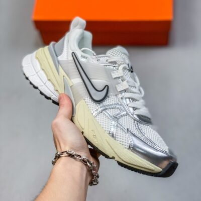 Nike V2K Runtekk (18 Colorway)