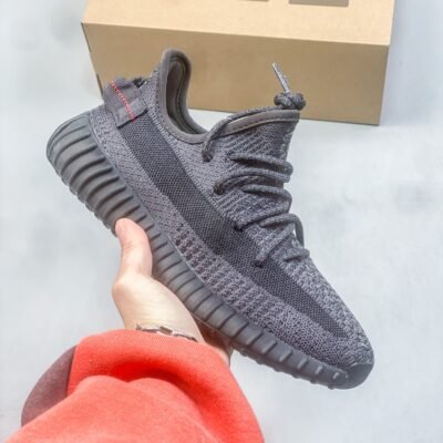 Yeezy Boost 350 V2 *Pirate Black*